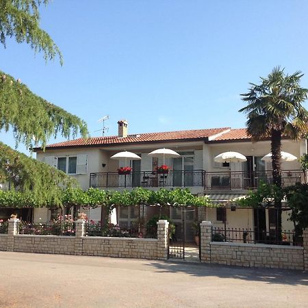 Vila Alma Porec Bagian luar foto