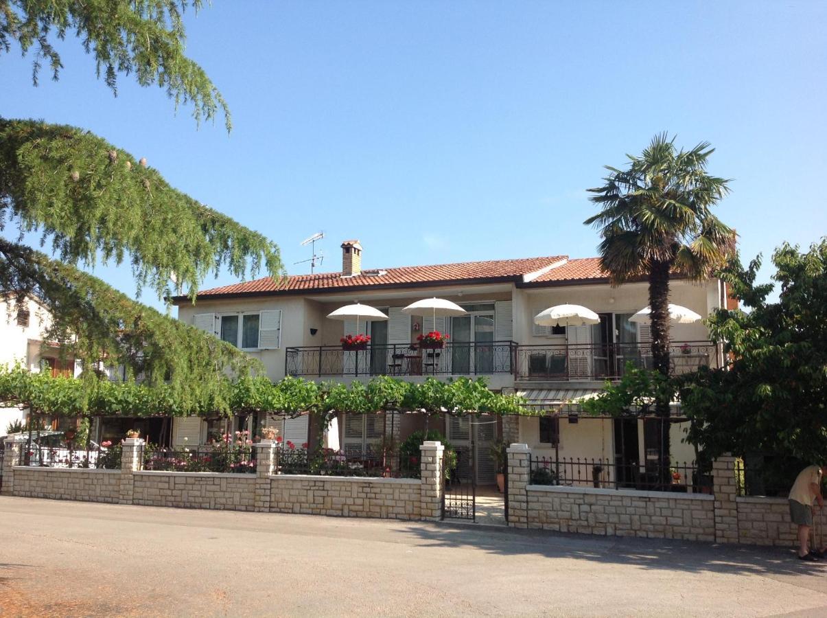 Vila Alma Porec Bagian luar foto